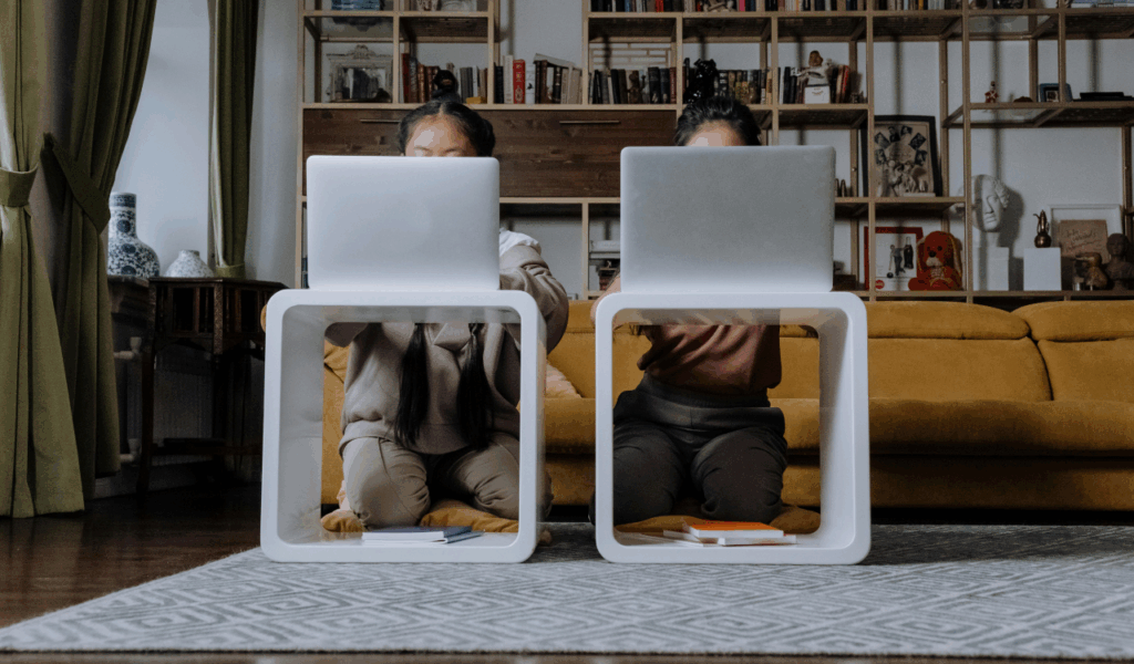 Floor-Level Study Setups With No Back Support