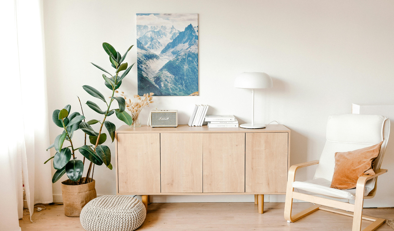 14 Homes That Look Calm but Quietly Drain the People Living There