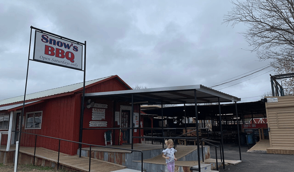 Snow’s BBQ – Saturday Legend off Highway Roads