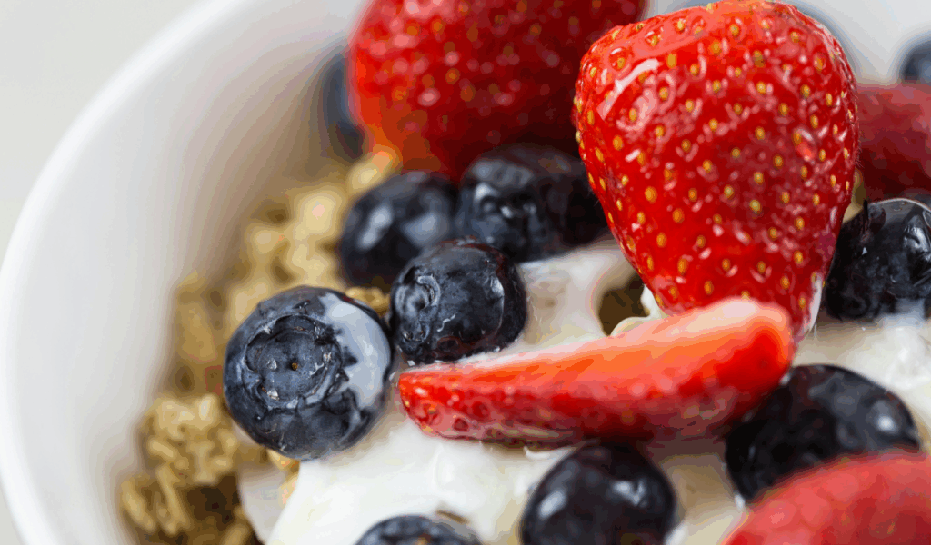 Low-Fat Yogurt with Granola