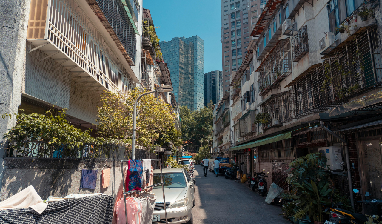 1024px-Nokia_6120_Classic_alga_01