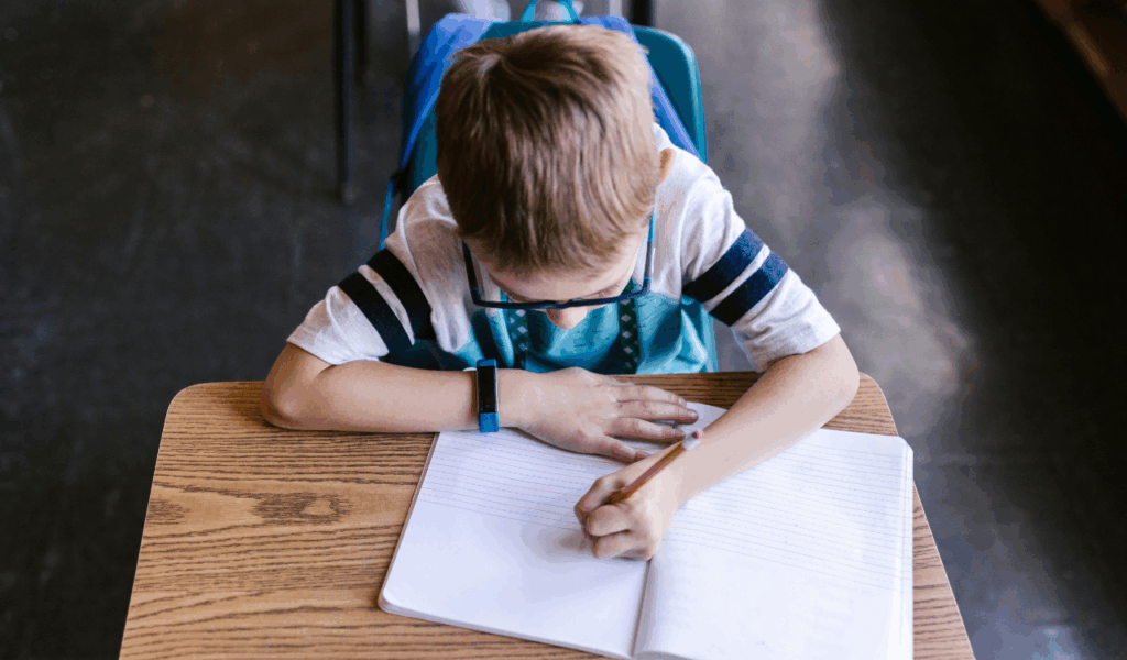 Compact Desks With No Expansion Space