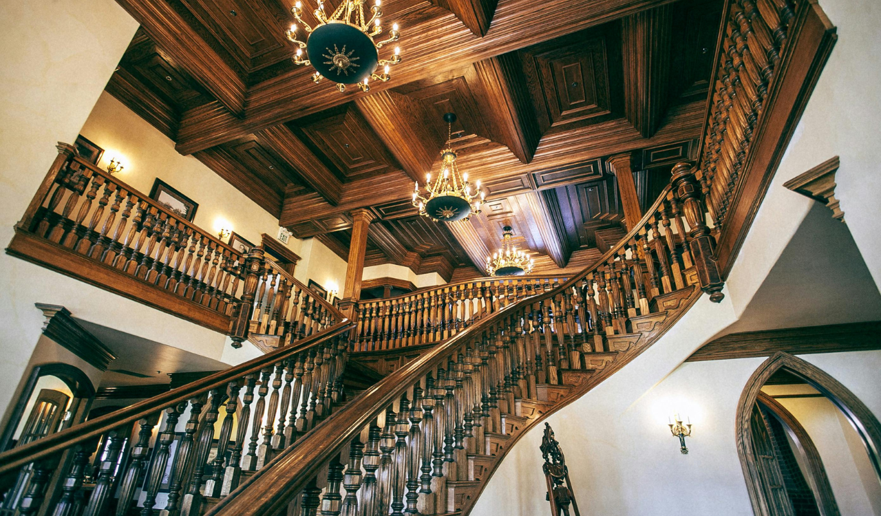 1024px-Paperback_book_with_green_cover