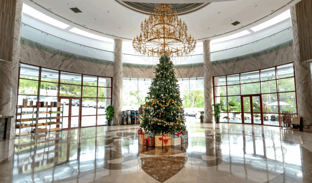 Floor-to-Ceiling Wall Décor Installations