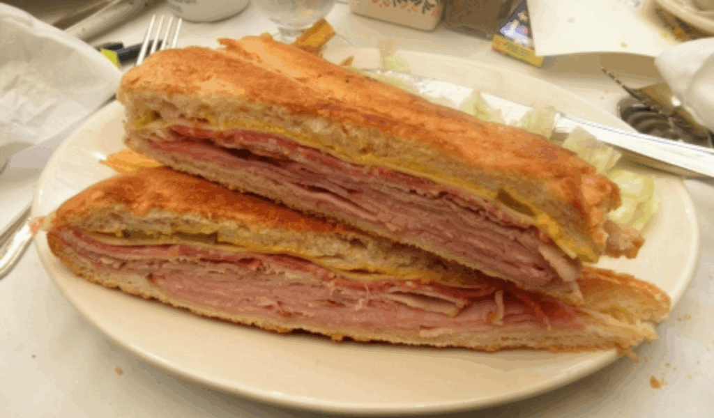 Enriqueta's Sandwich Shop – Classic Diner Vibes Between Neighborhoods