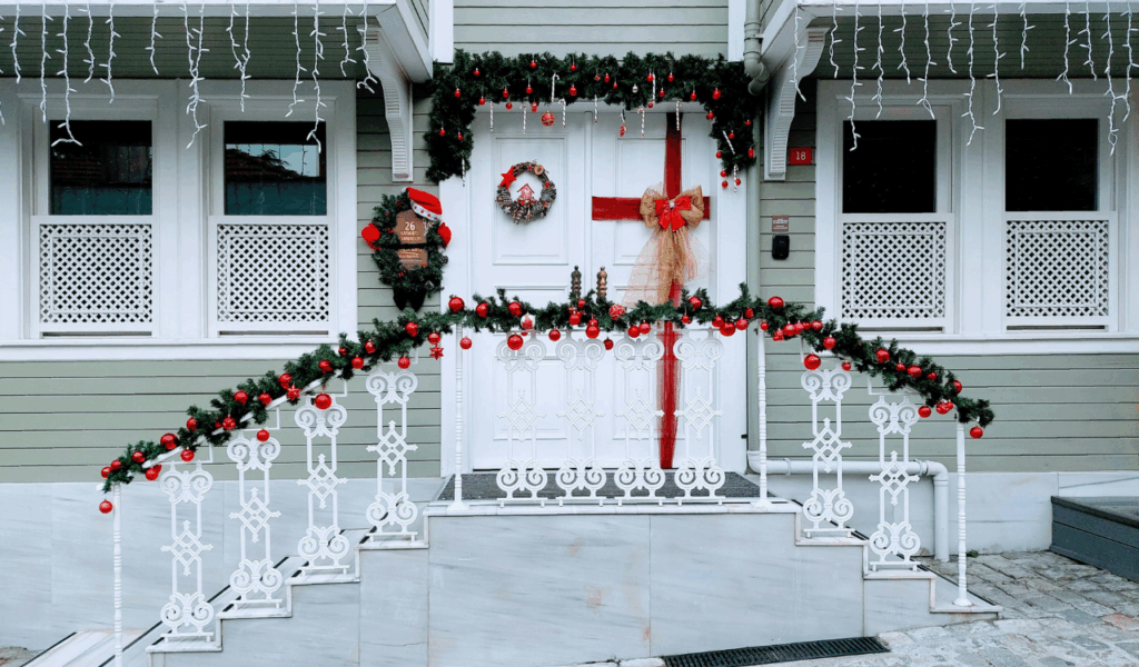  Overcrowded Entryway Décor