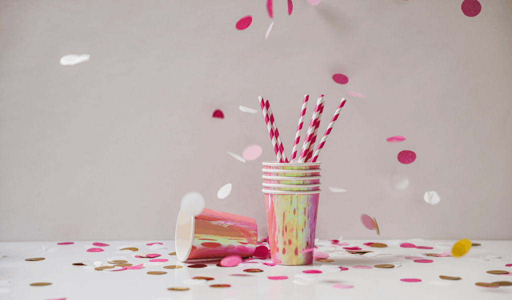 Disposable themed tableware sets