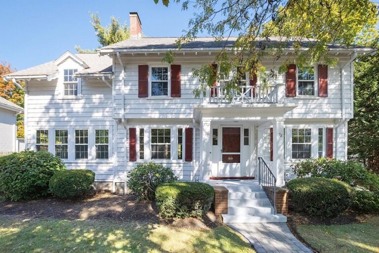 Spacous 1920 Colonial in Newton, Massachusetts, Featuring High Ceilings, Custom Built-Ins, and a Charming Screened Porch
