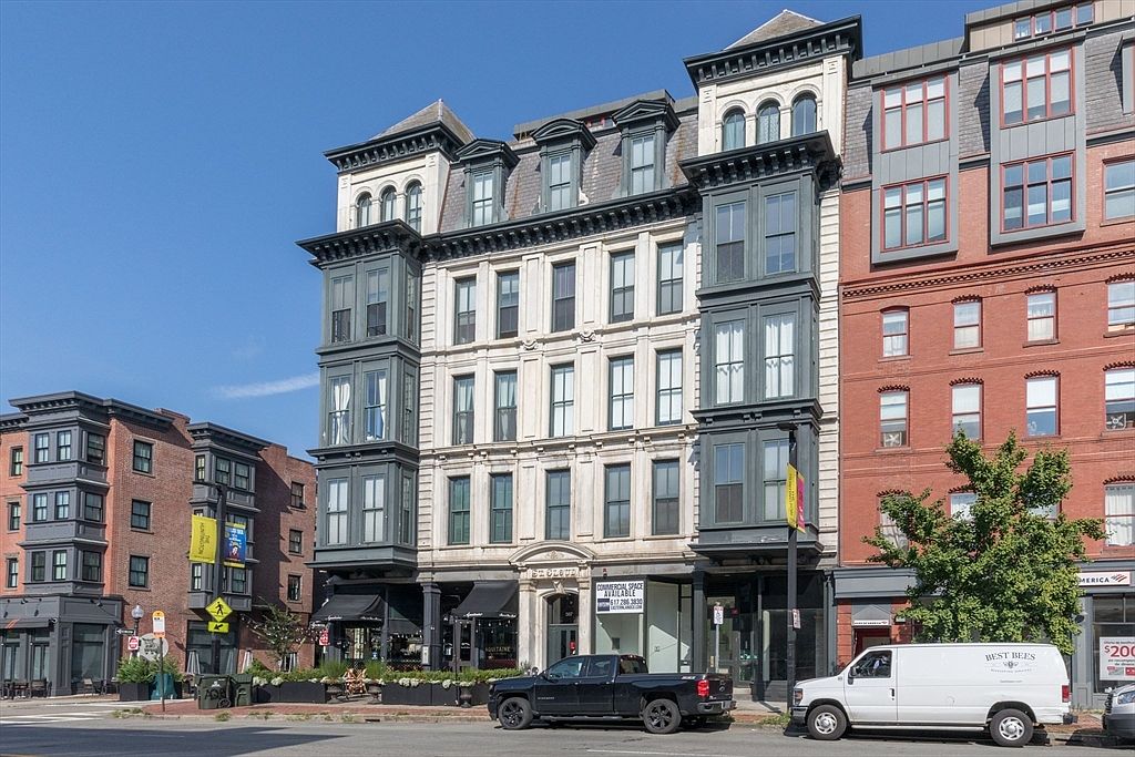 Stylishly Updated 1900 Condo in Boston, Massachusetts, Featuring Back Bay Views and Contemporary Finishes in a South End Building
