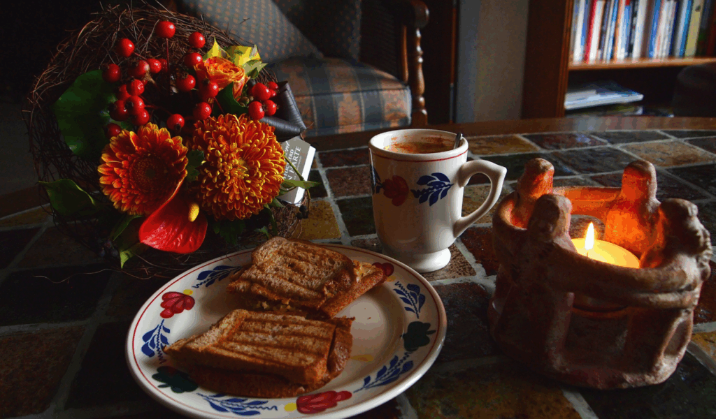 Hearty Grilled Cheese and Tomato Soup