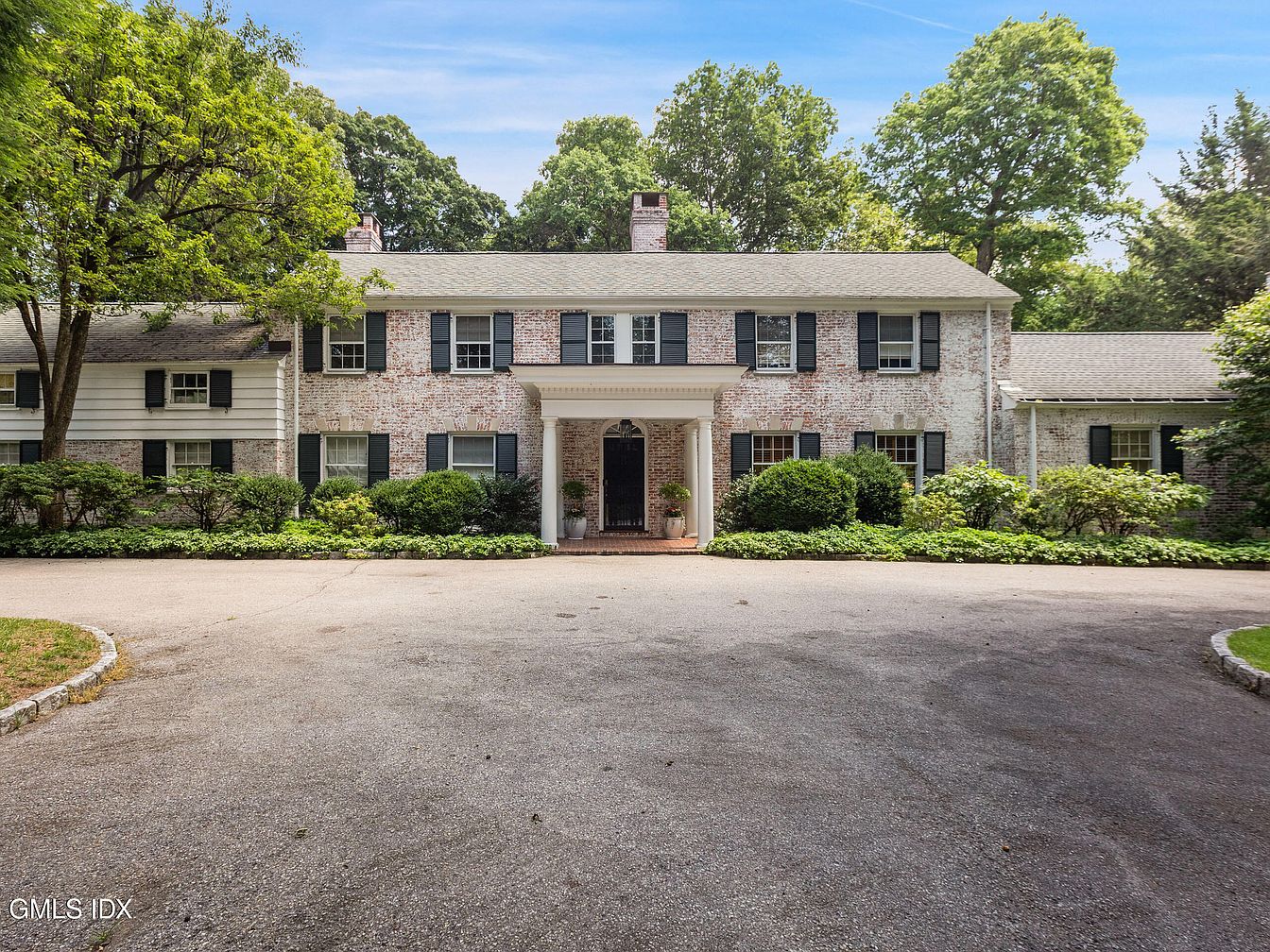 $6M Colonial Gem in Greenwich, Connecticut, Featuring a European-Inspired Kitchen, Flagstone Terrace, and Lush 3-Acre Grounds
