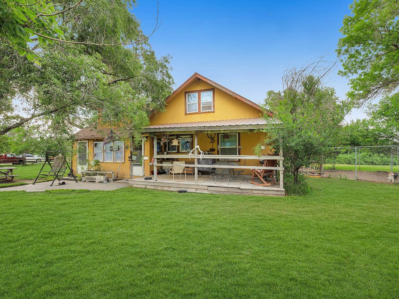 $6M Breathtaking Ranch Home in Alliance, Nebraska, Offering Expansive 4,043± Acres, and Access to the Abundant Water Resources