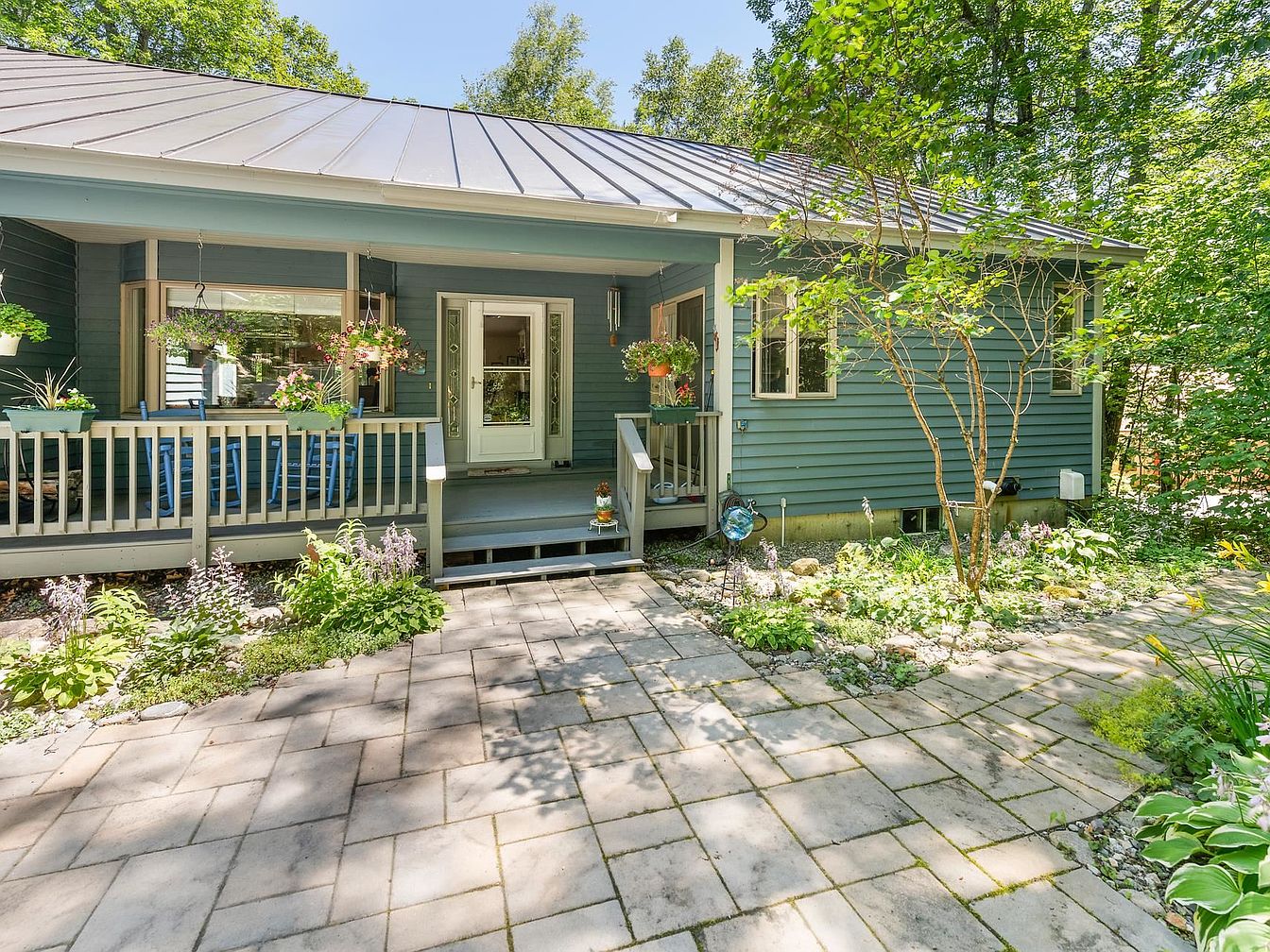 This 1999 Waterfront Retreat in Grantham, New Hampshire, with a Stone Fireplace and an Accessible Design for Modern Living
