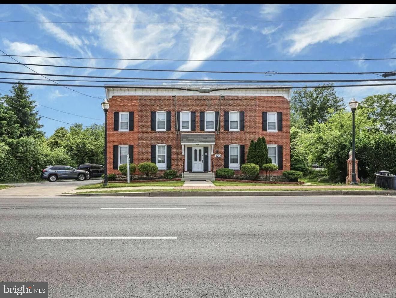 1900 Renovated Rental in Laurel, Maryland, Offering All Utilities Included and a Prime Location Near Historic Main Street