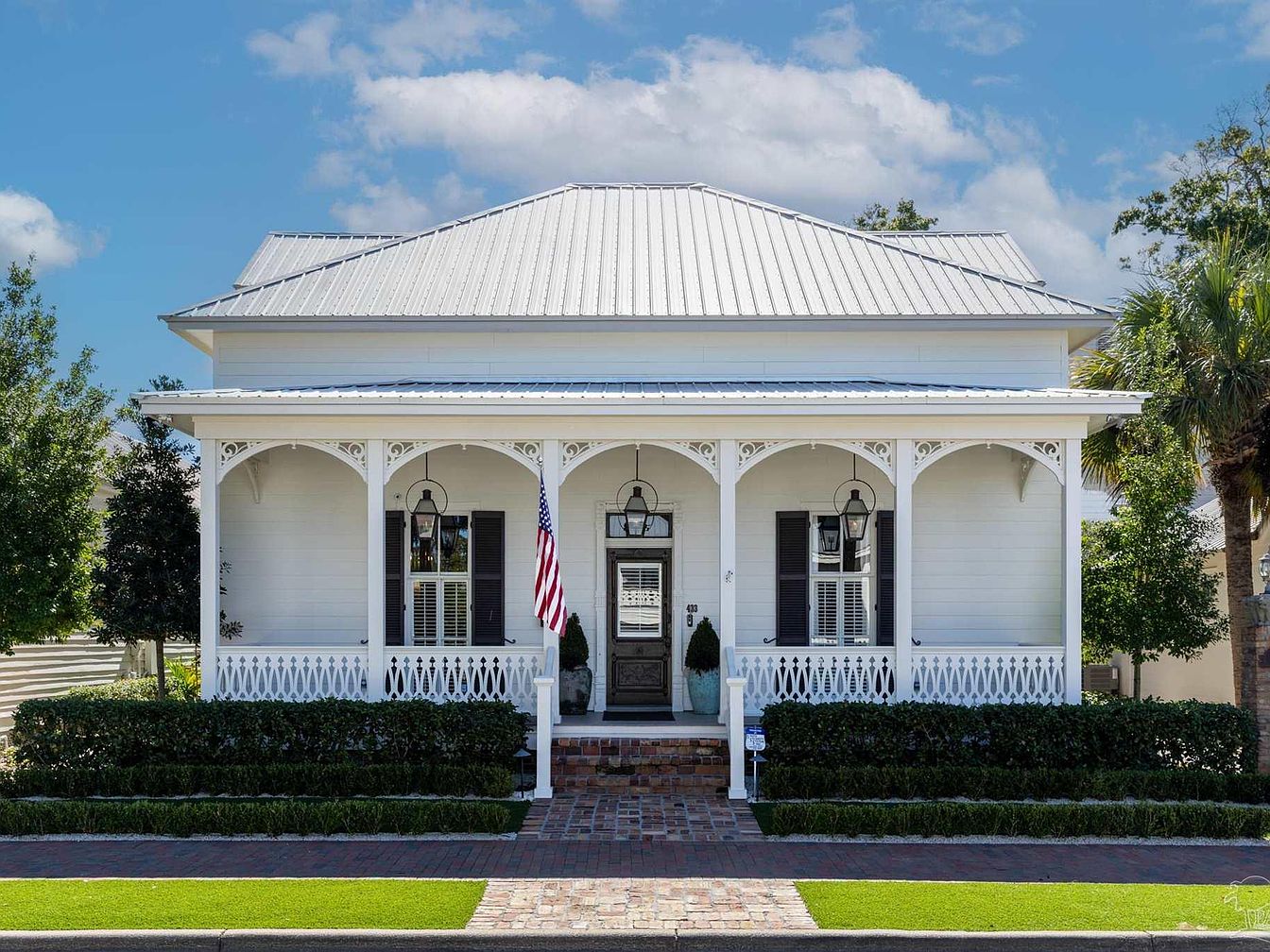A Rare 1916 Victorian Home in Pensacola, Florida, Featuring Designer Finishes, a Cozy Fireplace, and a Private Guest Retreat