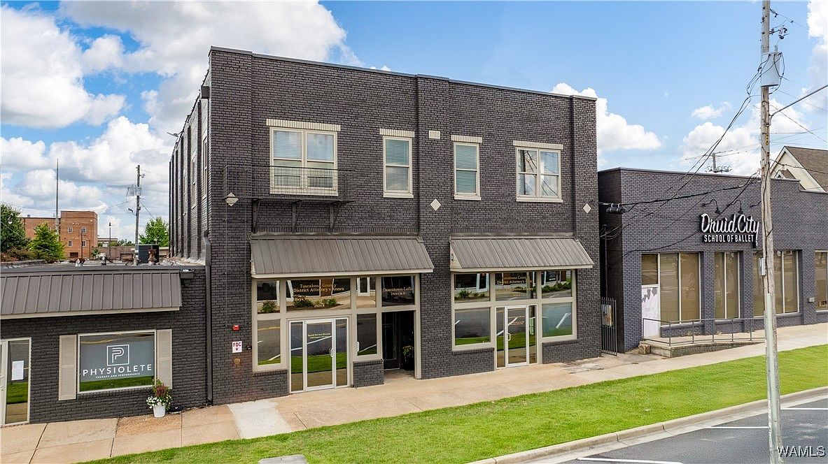 Unique 1900 Downtown Tuscaloosa Gem in Alabama, with Soaring Ceilings, and a Rooftop Deck Offering Panoramic City Views