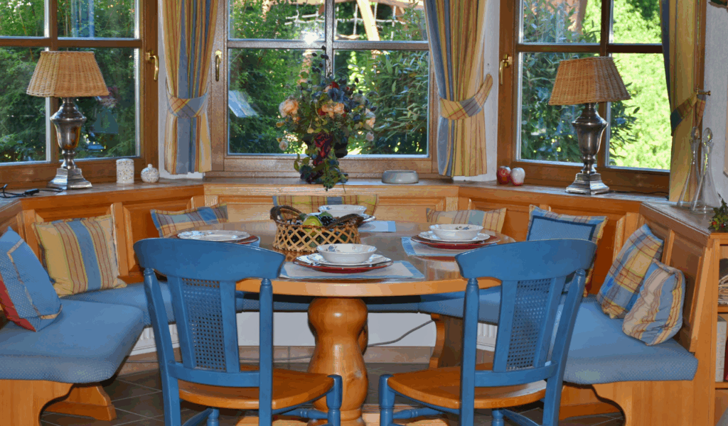 The Established Country Club Dining Room