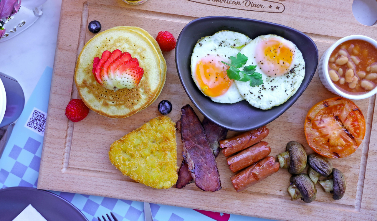 9 Diner “All-Day Breakfast” Plates Cooks Hate Prepping