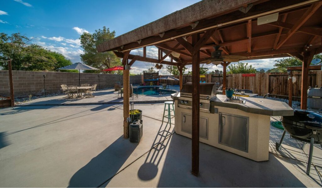 Outdoor Kitchen