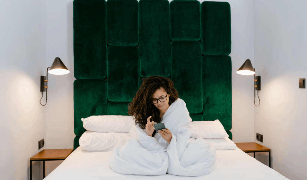 The Ultra-Lightweight Polyester Velvet Model