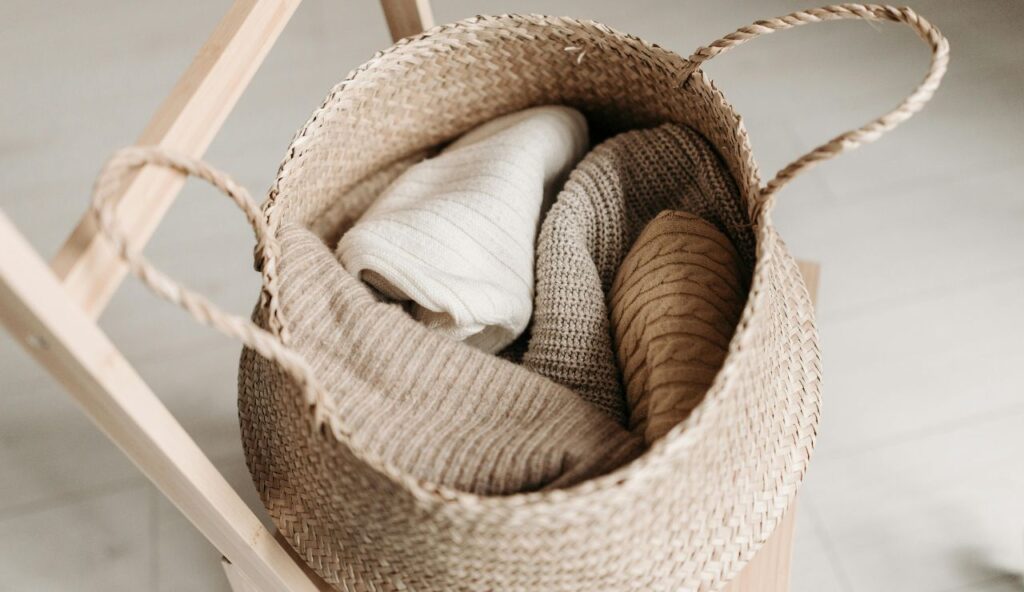 Soft Rope Baskets Without Internal Structure