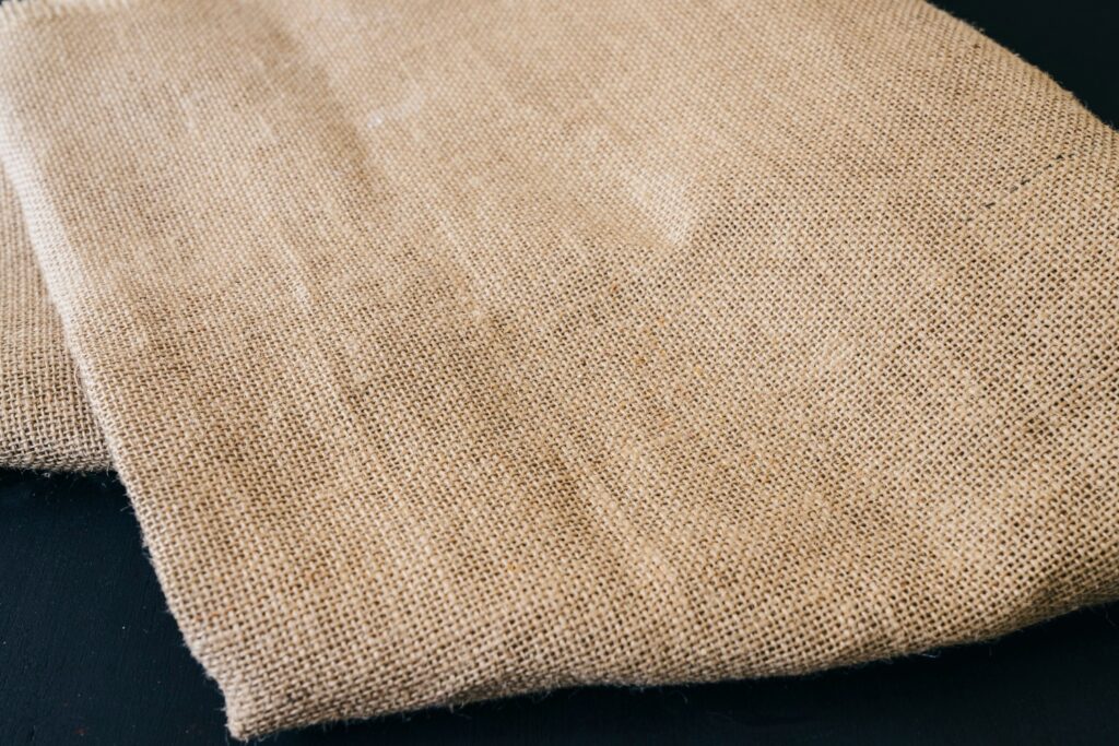 Rustic Burlap Runners That Trap Food Crumbs and Grease