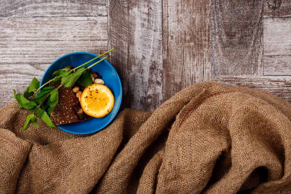 Cheap Burlap Weaves That Shed Fibers All Over Dining Tables