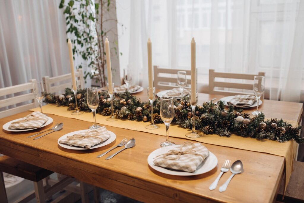 10 “Burlap” Table Runners That Shred and Stain Instantly