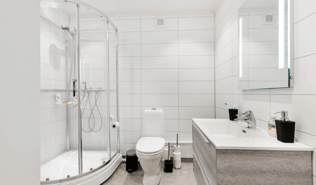 8 “Flocked” Wallpaper That Peels in Steamy Bathrooms