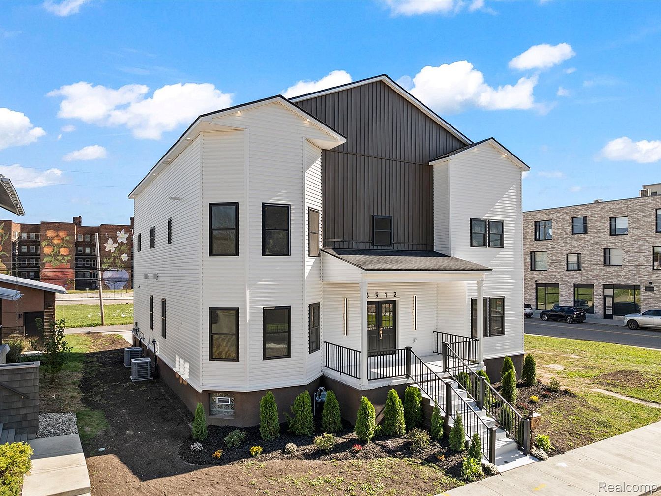 Stunning 1900 Home in Detroit, Michigan, Offering Modern Luxury with Skyline Views and Significant Property Tax Savings