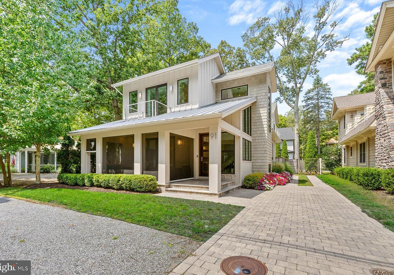 Spectacular $3M Coastal Retreat in Rehoboth Beach, Delaware, Featuring Modern Luxury, a Chef’s Kitchen, and a Dream Yard