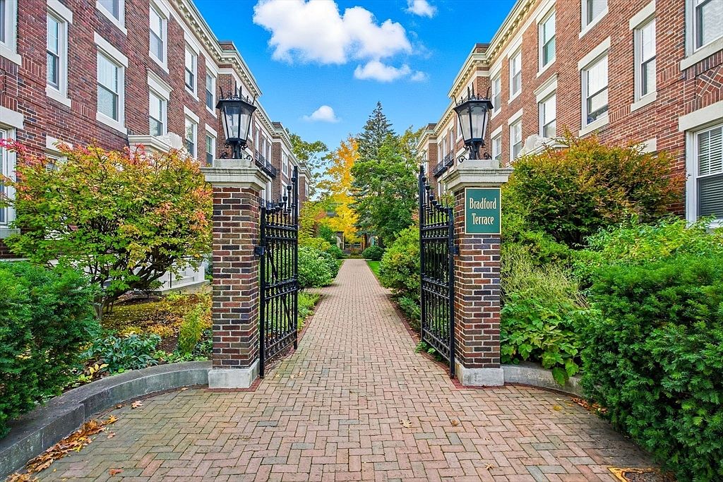 Charming 1923 Condo in Brookline, Massachusetts Featuring a Chef’s Kitchen, Private Balcony, and Serene Courtyard Setting