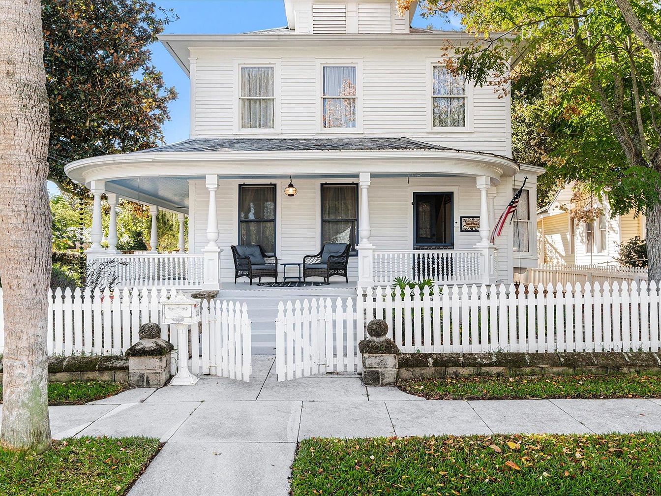 1910 Architectural Gem in Saint Augustine, Florida, A Blend of Historic Charm and Modern Luxury with a 1800s Magnolia Tree