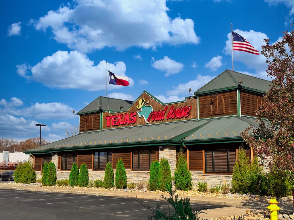 Texas Roadhouse Brings Lively Steakhouse Energy That Feels Instantly Welcoming