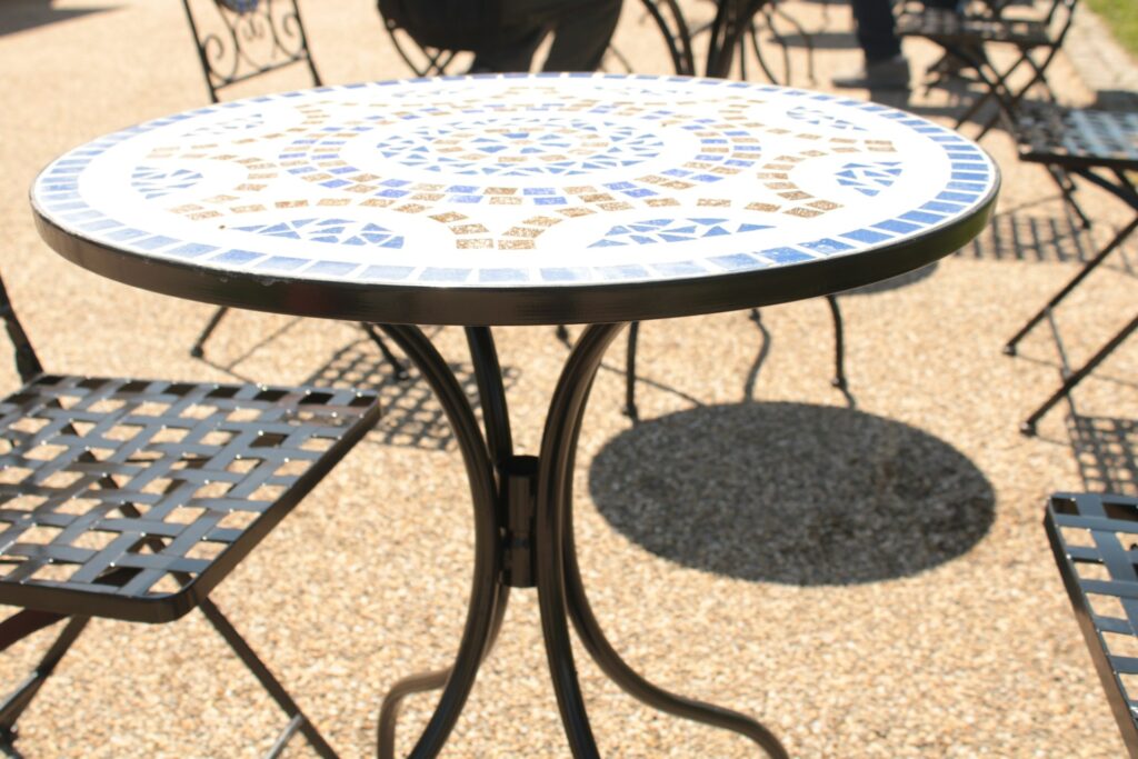 Low-Cost Imported Inlay Tables With Weak Sealing