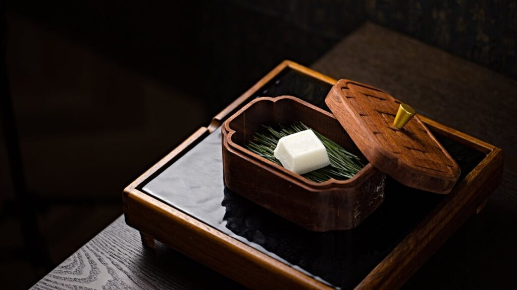 Modern “Charmed” Vinaigrette Boxes