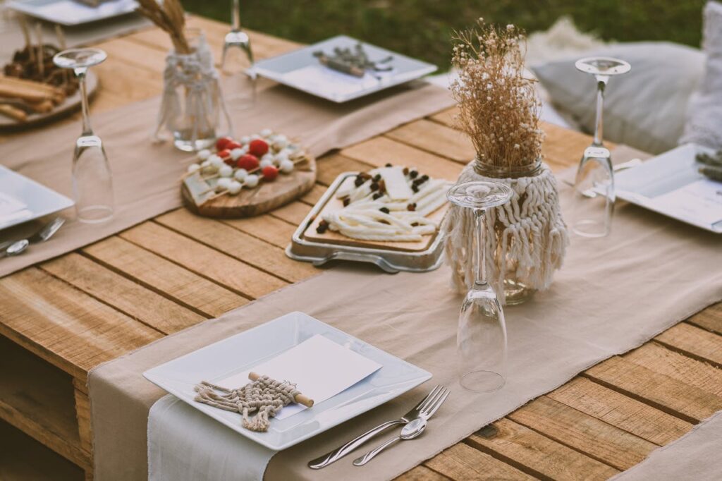 Burlap Table Runners That Absorb Spills and Never Fully Dry