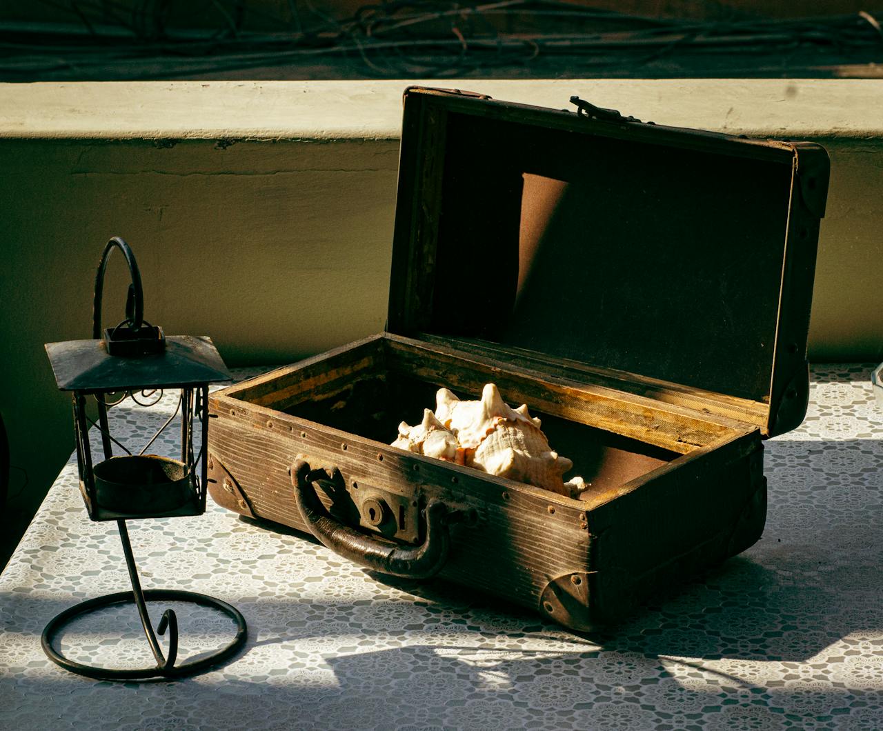 10 “Shell” Inlaid Boxes That Crack and Smell Fishy