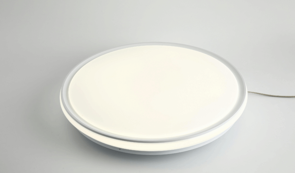 Low-Profile Integrated LED Discs