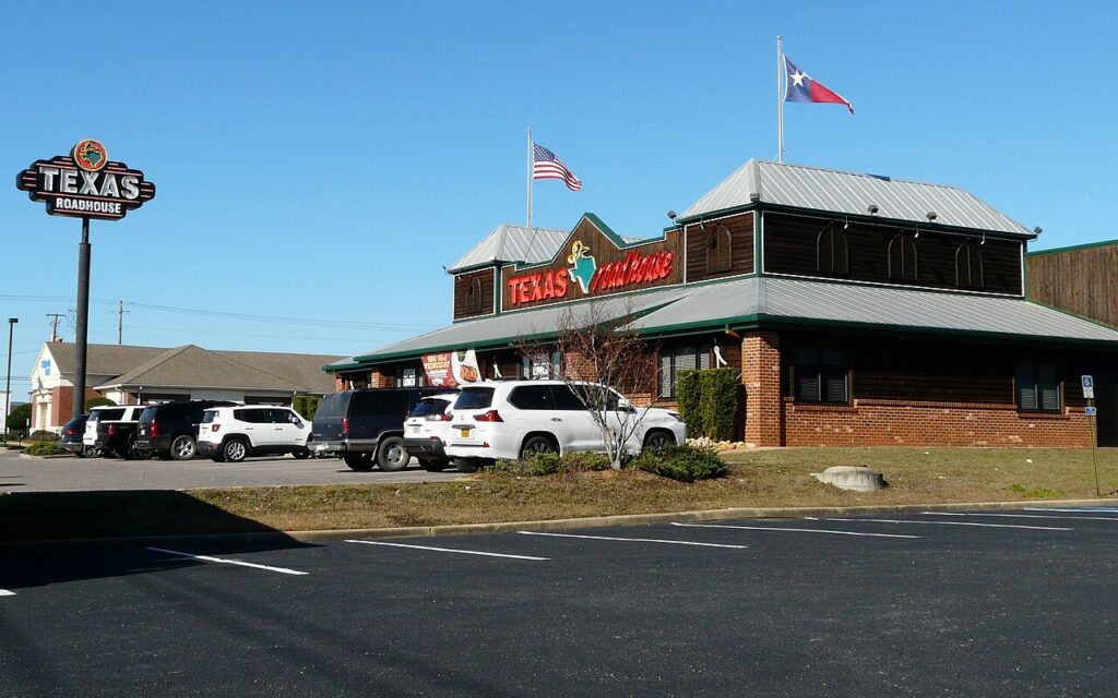 How Texas Roadhouse Elevates Rustic Dining With Surprisingly Polished Plates