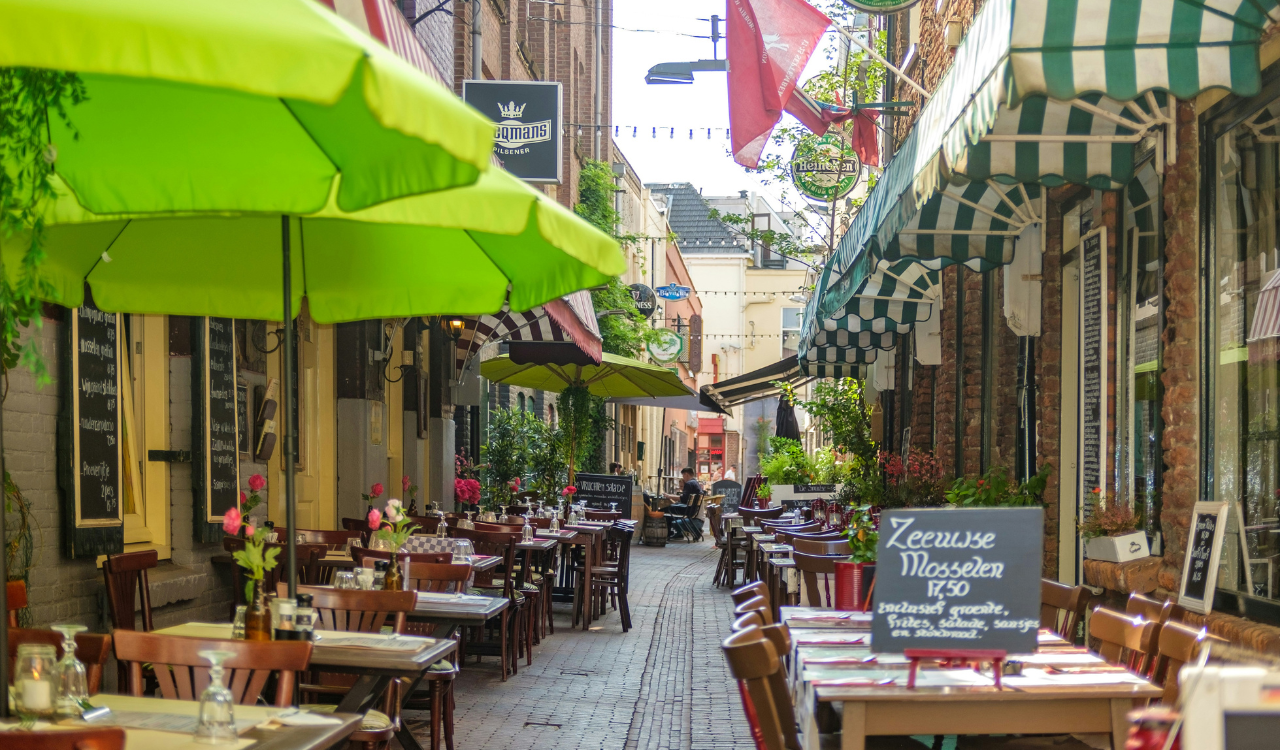 10 Restaurants Known for Staying Consistent Over Time