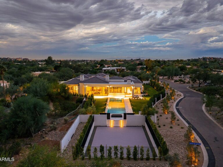 Luxurious 2024 Masterpiece in Paradise Valley, Arizona with Mountain Views, a Resort-Style Backyard, and Exquisite Craftsmanship