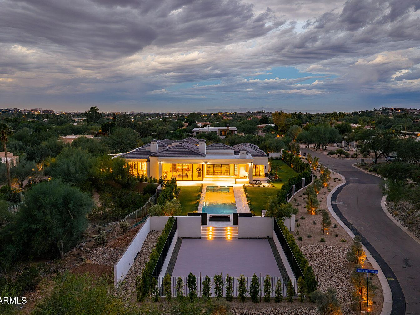 Luxurious 2024 Masterpiece in Paradise Valley, Arizona with Mountain Views, a Resort-Style Backyard, and Exquisite Craftsmanship