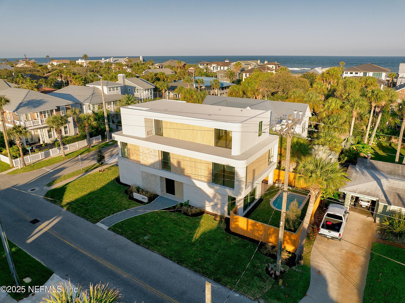 Stunning 2025 Coastal Retreat in Atlantic Beach, Florida, Featuring Six Bedrooms, Artisan Plasterwork, and Proximity to the Ocean