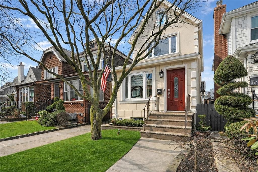 Fabulous 1930 Detached Family Home in Brooklyn, New York, Featuring Hardwood Floors, a Stunning Kitchen, and a Backyard Oasis