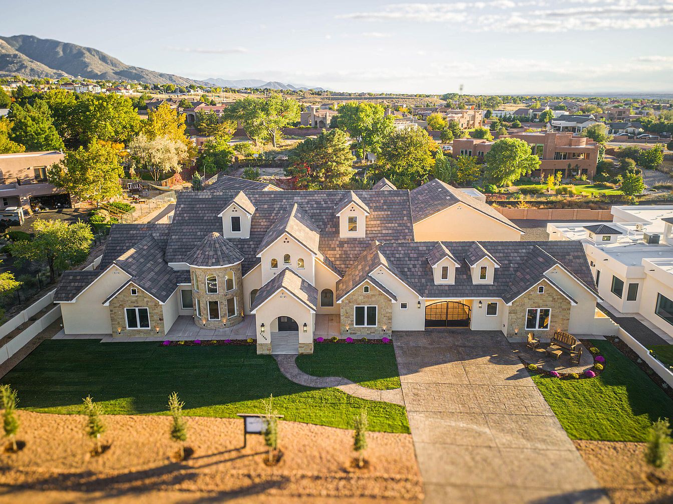 Unmatched 2025 Candelaria Home in Albuquerque, New Mexico, Featuring Dramatic Cathedral Ceilings, and a Private Resort-Caliber Pool