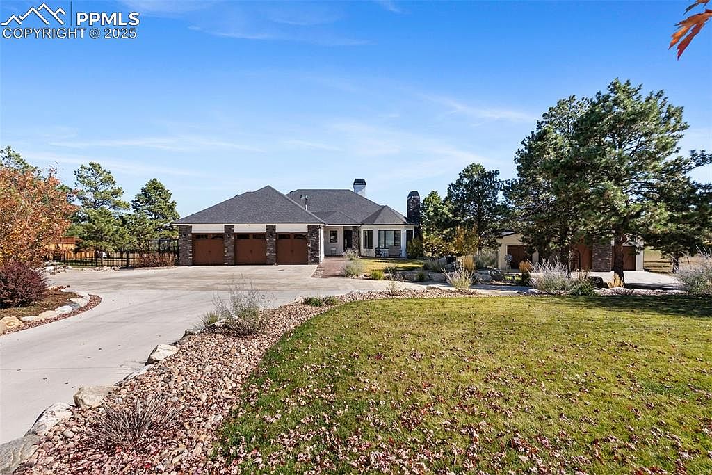 Tranquil Luxury in a 1993 Ranch-Style Home in Colorado Featuring Vaulted Ceilings, Two Fireplaces, and a 40×50 Heated Workshop