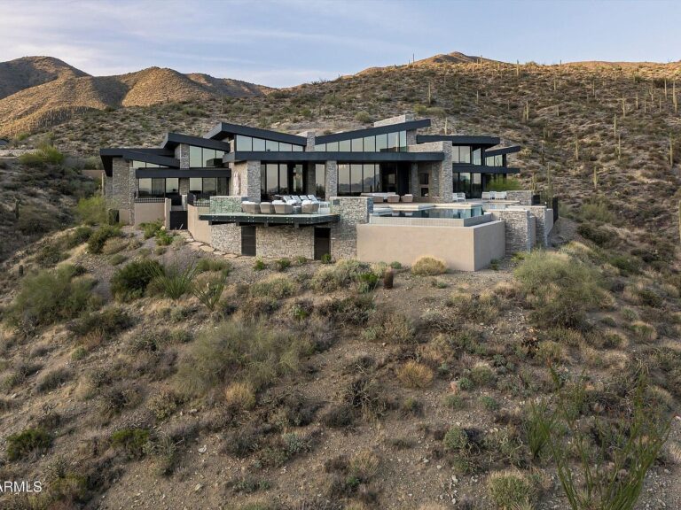 $19M Extraordinary Estate in Scottsdale, Arizona, Featuring Panoramic Desert Views, Resort-Style Amenities, and Indoor-Outdoor Living