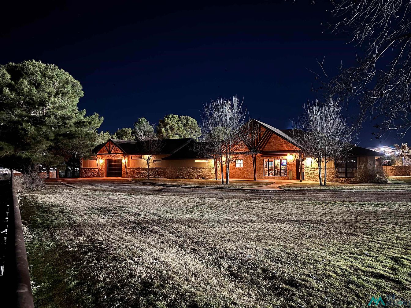 1960 Ranch-Style Home in Hobbs, New Mexico, Featuring a Lavish Pool with Slide, Hot Tub, and Expansive Shop Quarters on 145.41 Acres