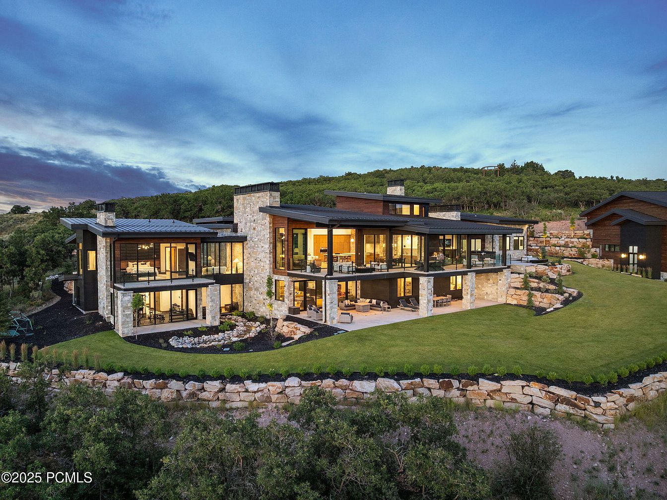 $19M Estate in Park City, Utah, Featuring 10,954 SF of Living Space, an Indoor Tennis Facility, and Mountain Views on 24.68 Acres